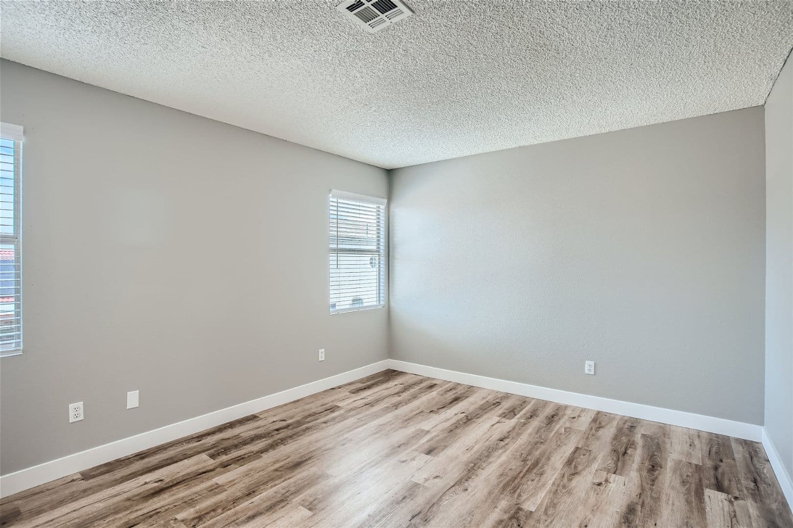 Henderson House: 2910 Currant Ln