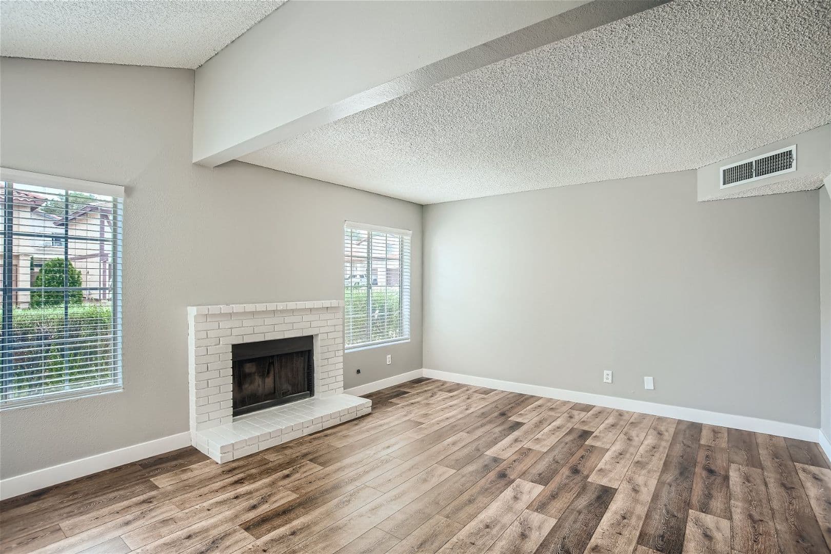 Henderson House: 2910 Currant Ln