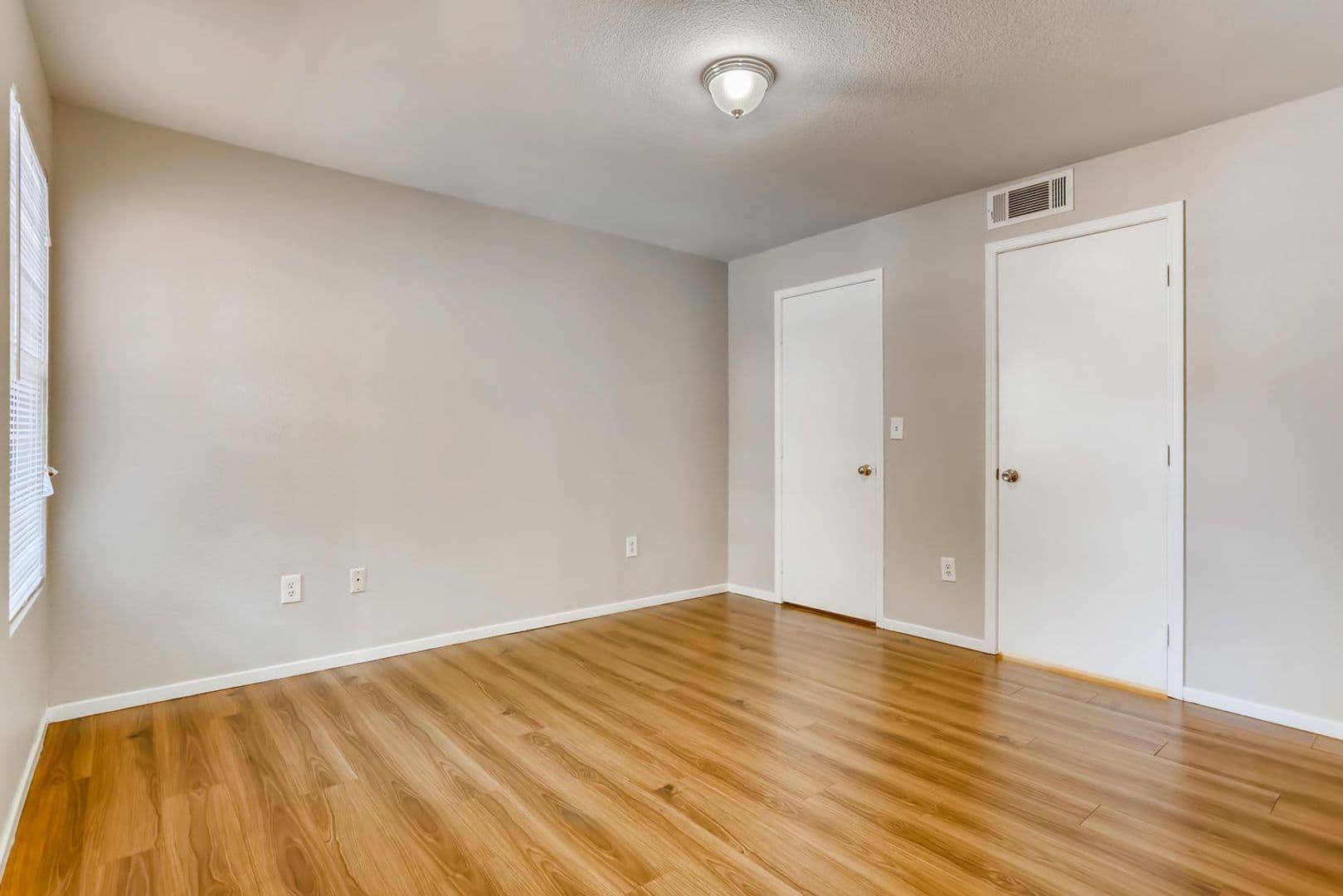 Las Vegas Condo: 555 Silverado Ranch Blvd  #2012