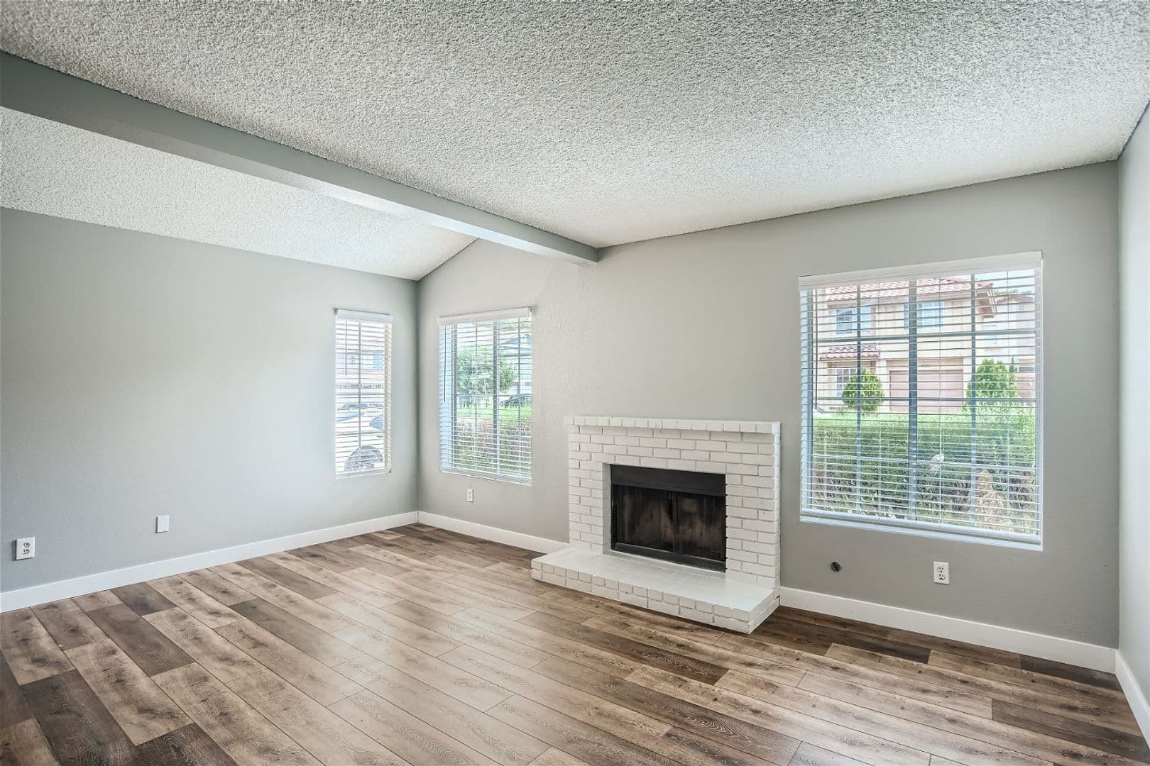 Henderson House: 2910 Currant Ln