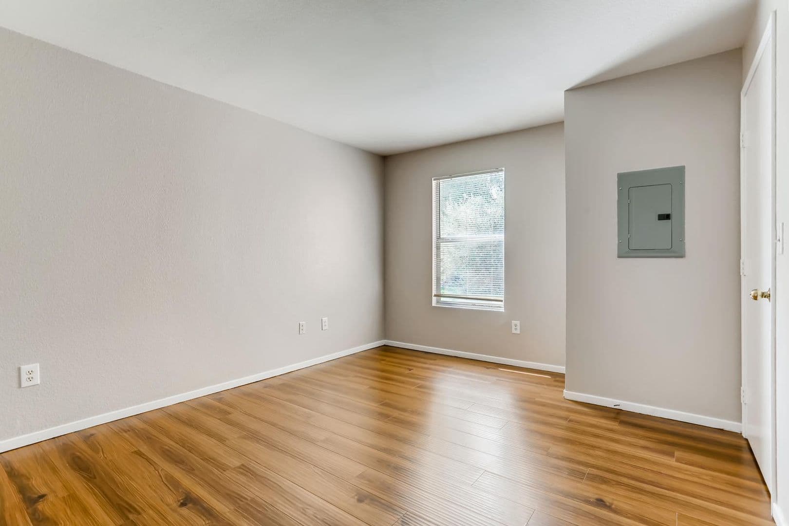 Las Vegas Condo: 555 Silverado Ranch Blvd  #2012