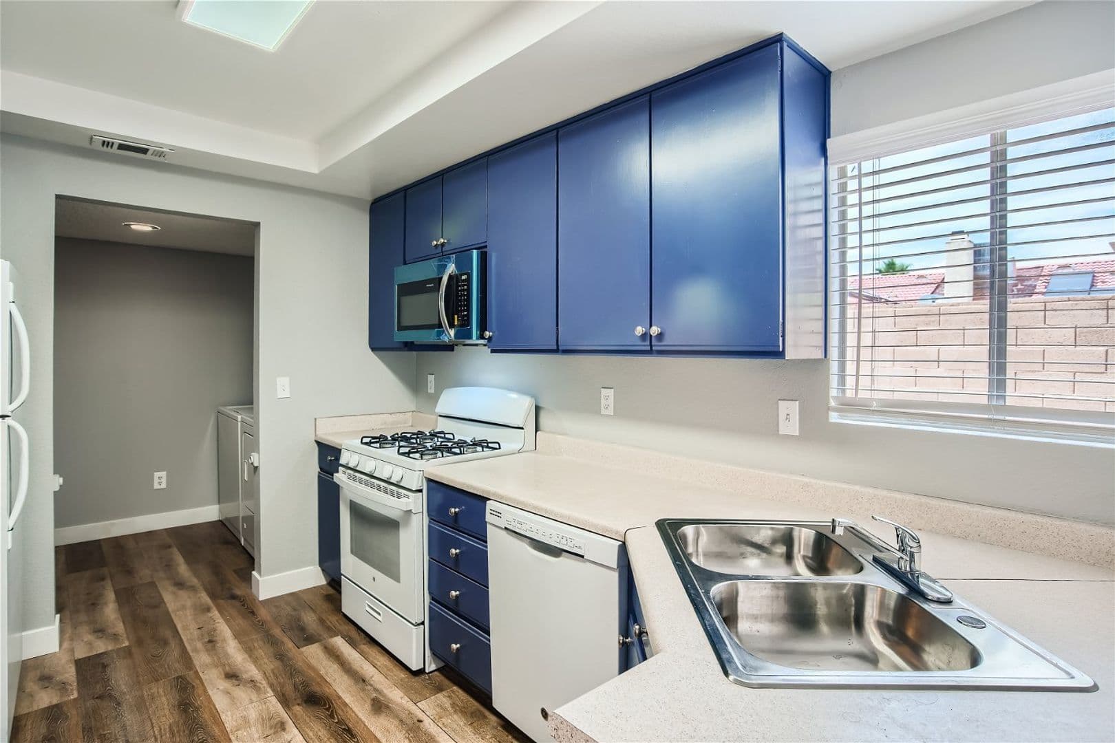 Henderson House: 2910 Currant Ln