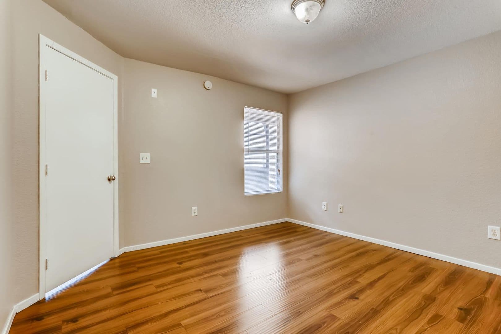 Las Vegas Condo: 555 Silverado Ranch Blvd  #2012
