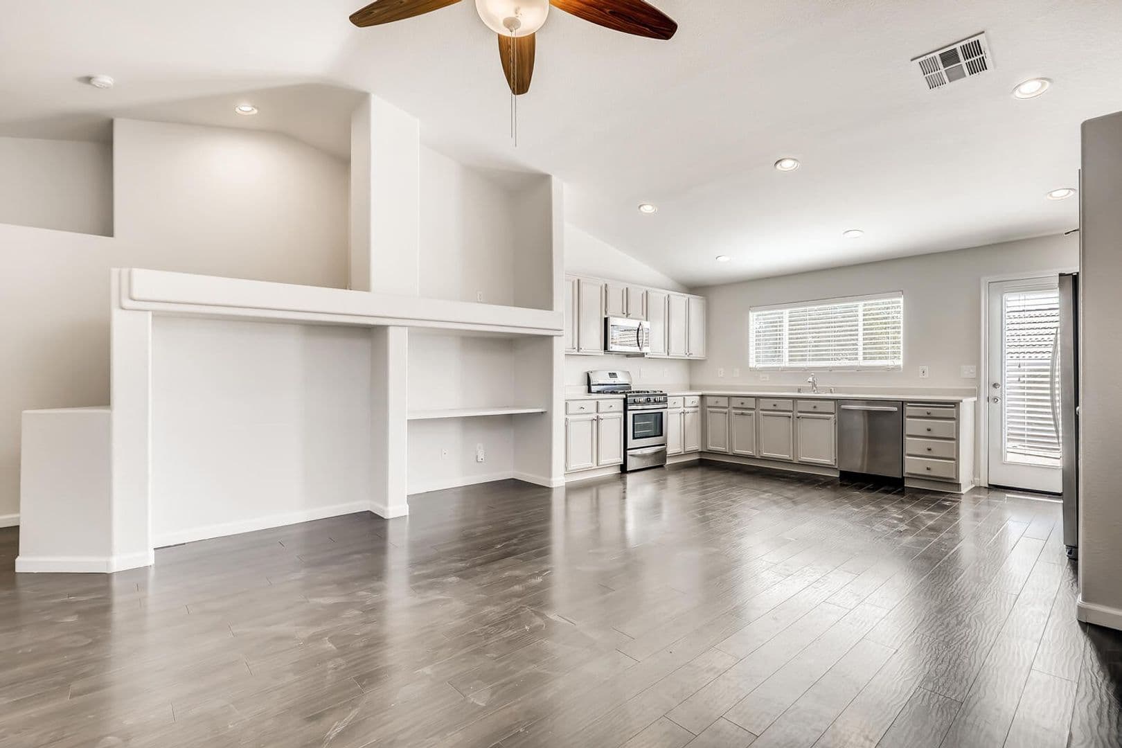 North Las Vegas House: 427 Regal Robin Way
