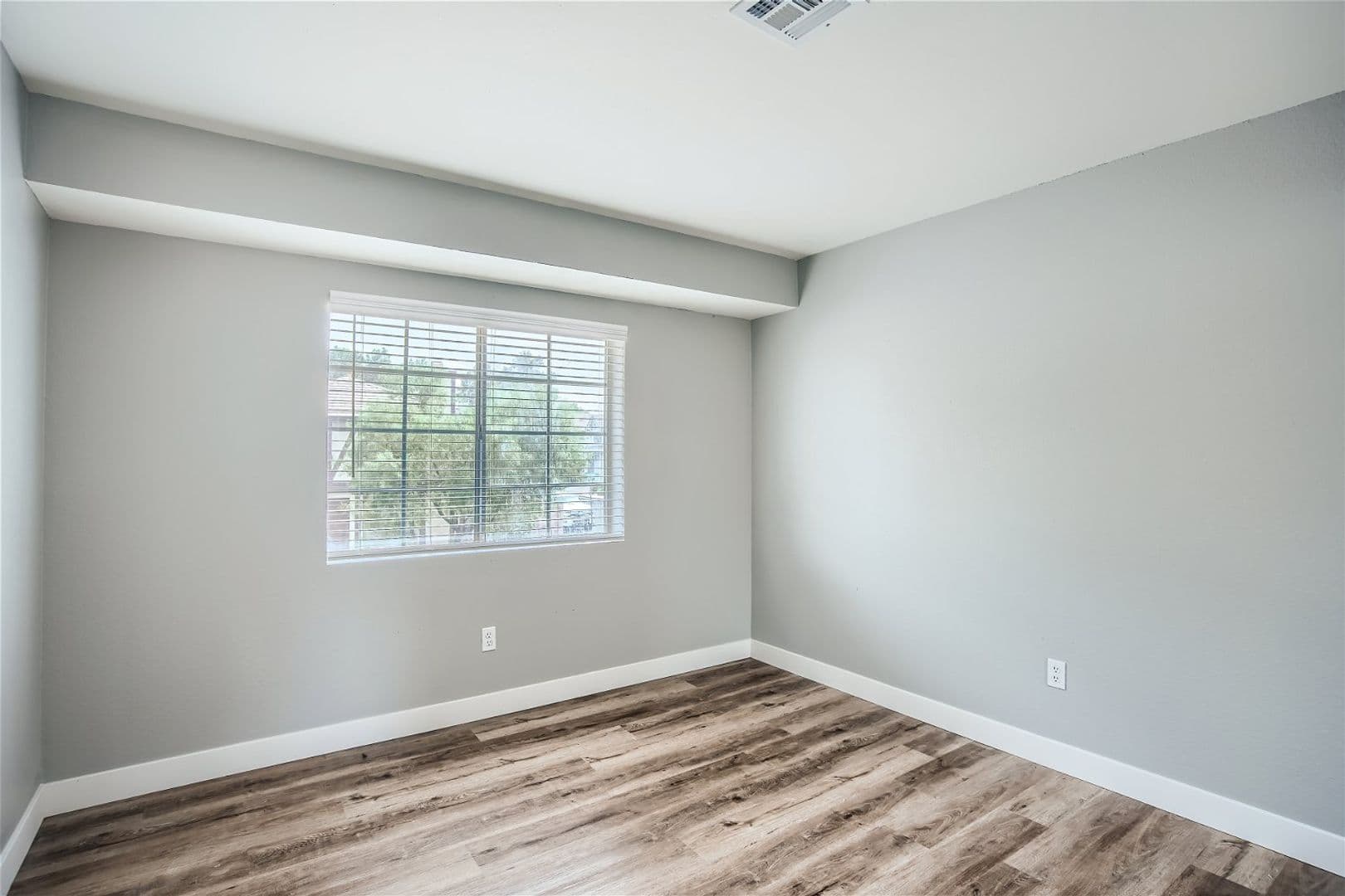 Henderson House: 2910 Currant Ln