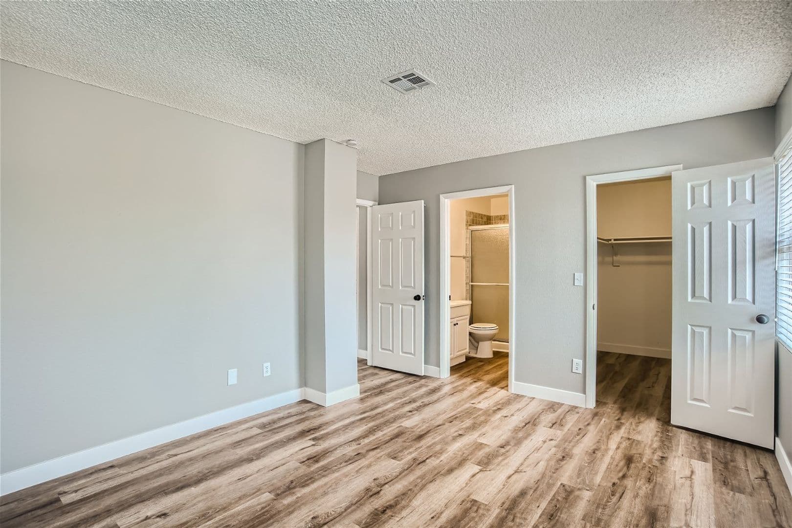 Henderson House: 2910 Currant Ln