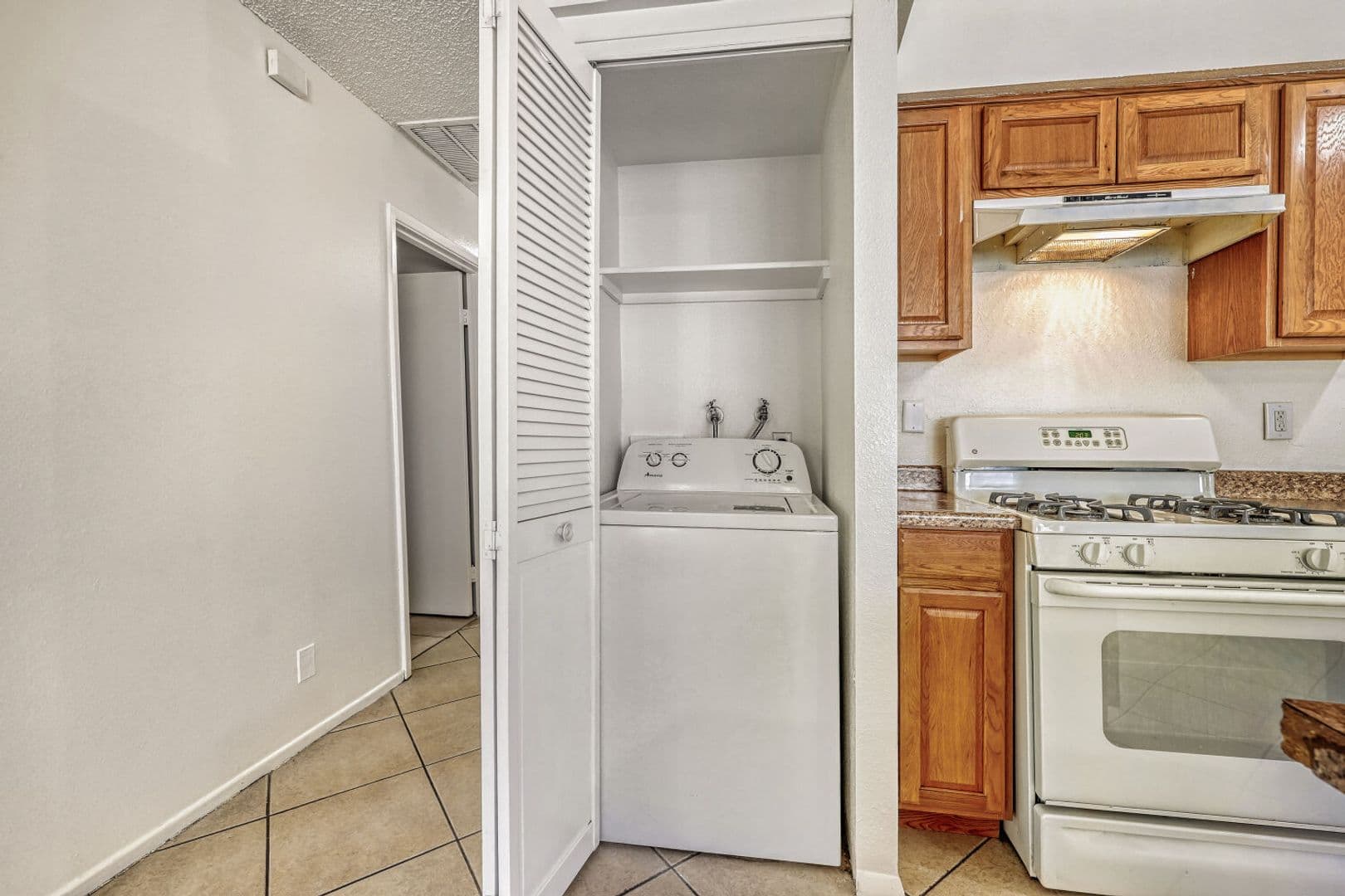 Las Vegas House: 1272 Lawry Ave