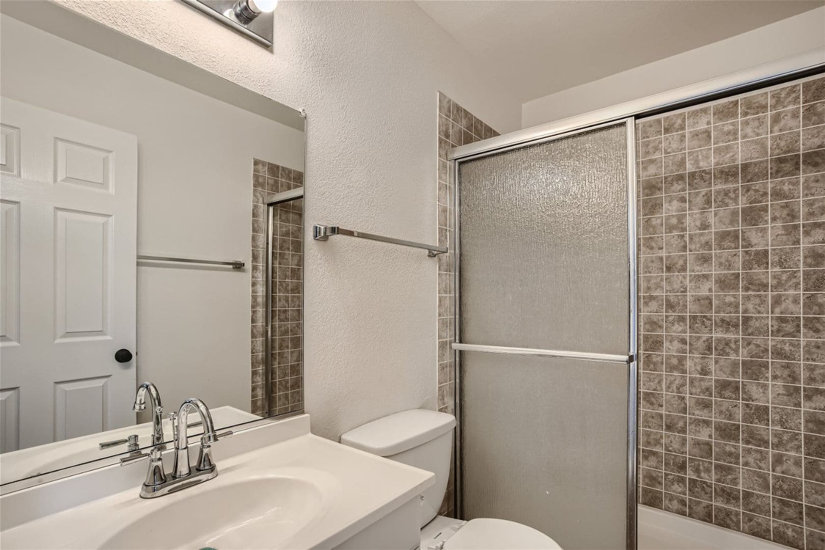 Henderson House: 2910 Currant Ln