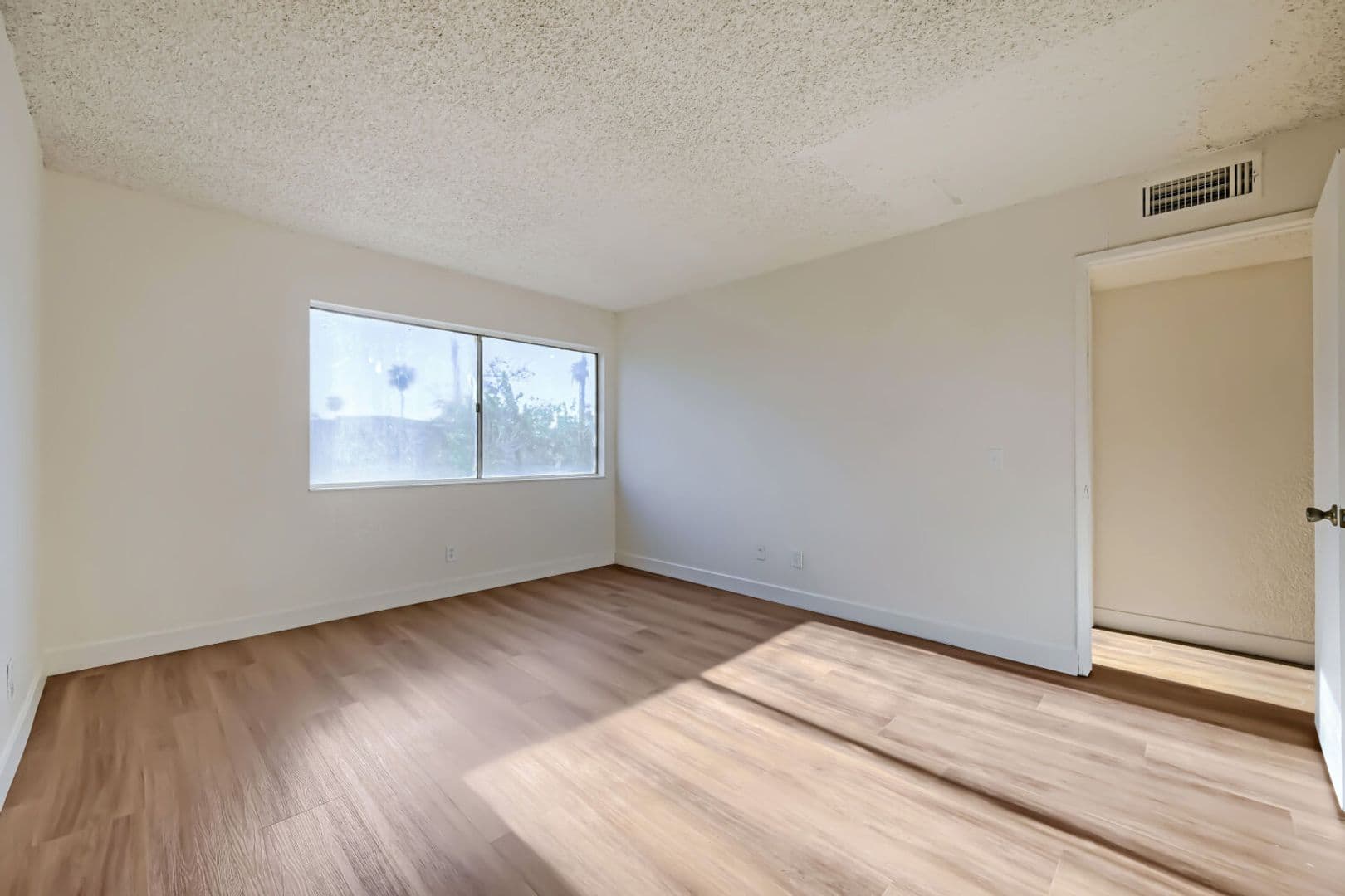 Las Vegas Condo: 1405 Vegas Valley Drive