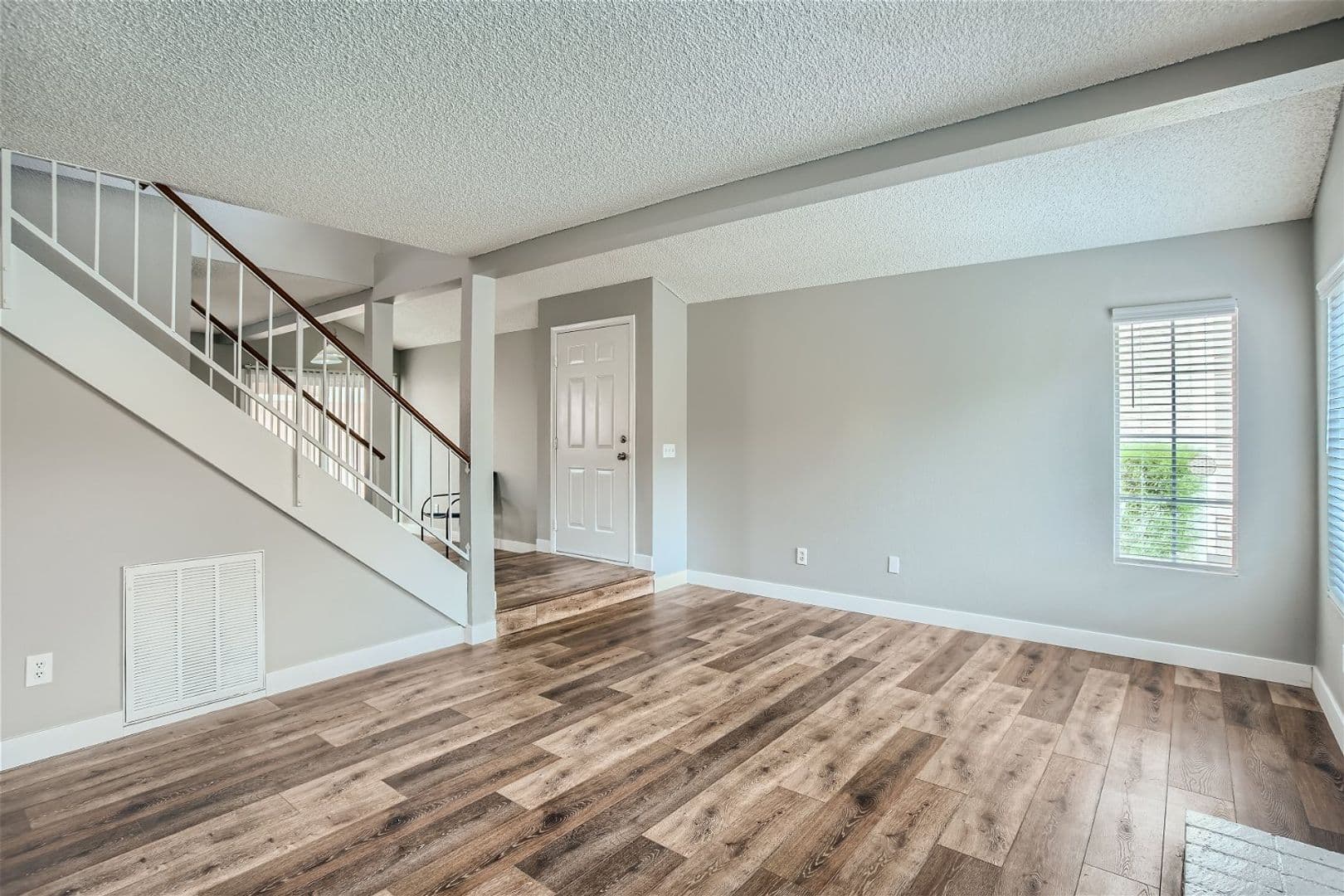 Henderson House: 2910 Currant Ln