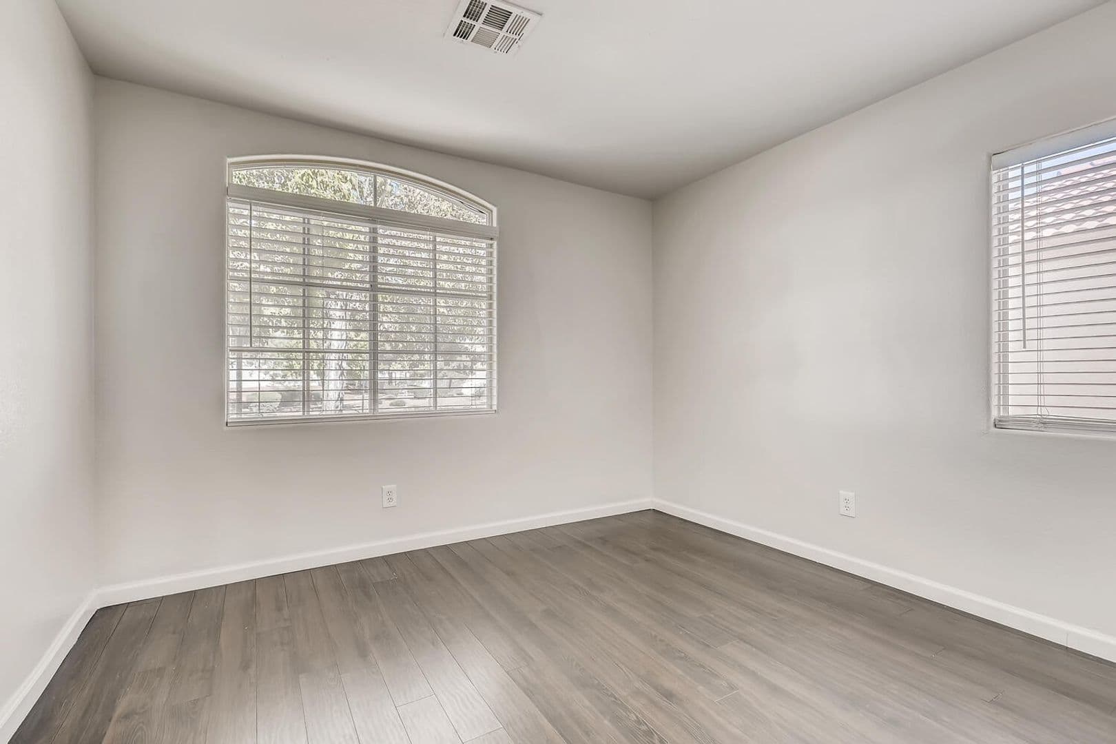 North Las Vegas House: 427 Regal Robin Way