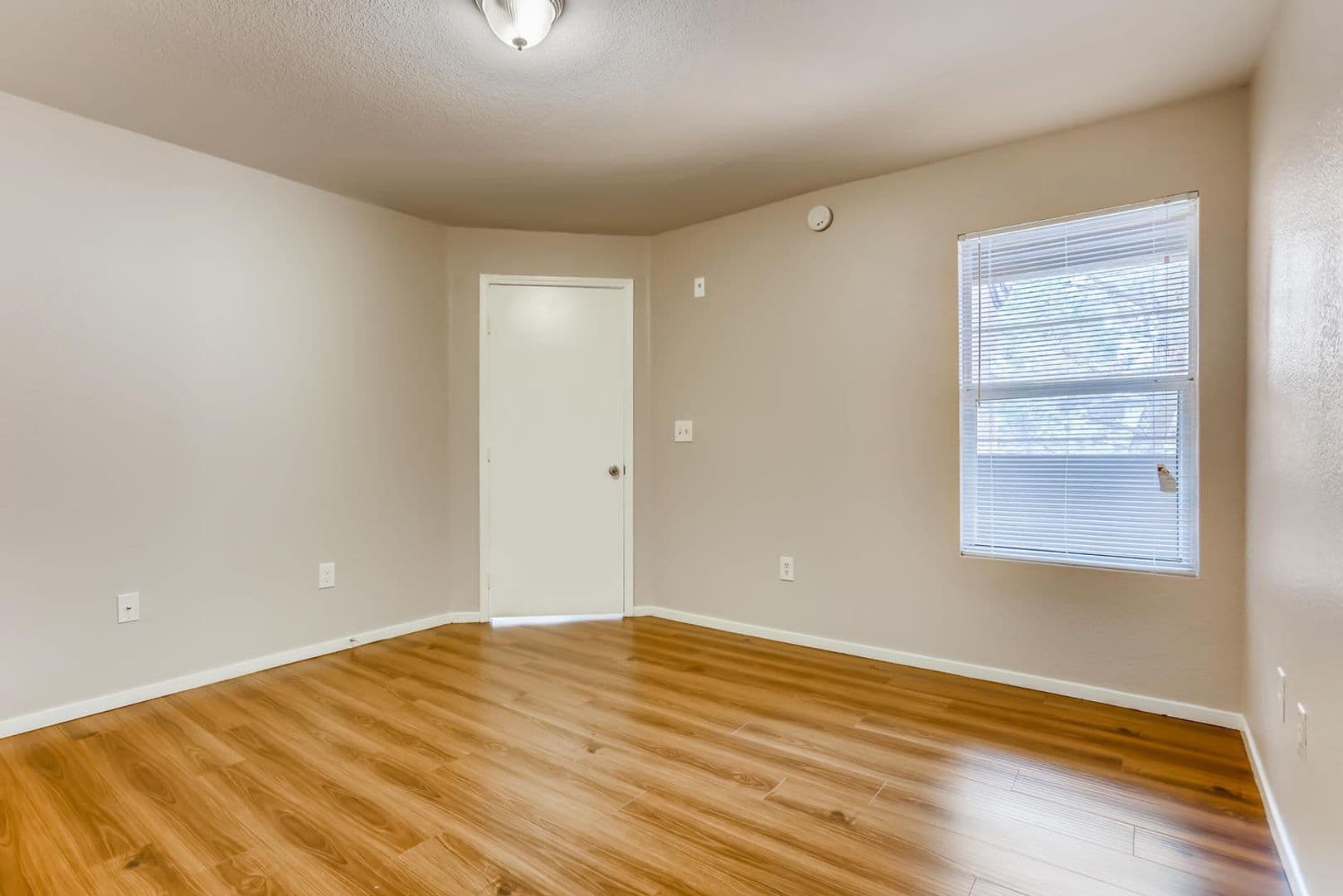 Las Vegas Condo: 555 Silverado Ranch Blvd  #2012