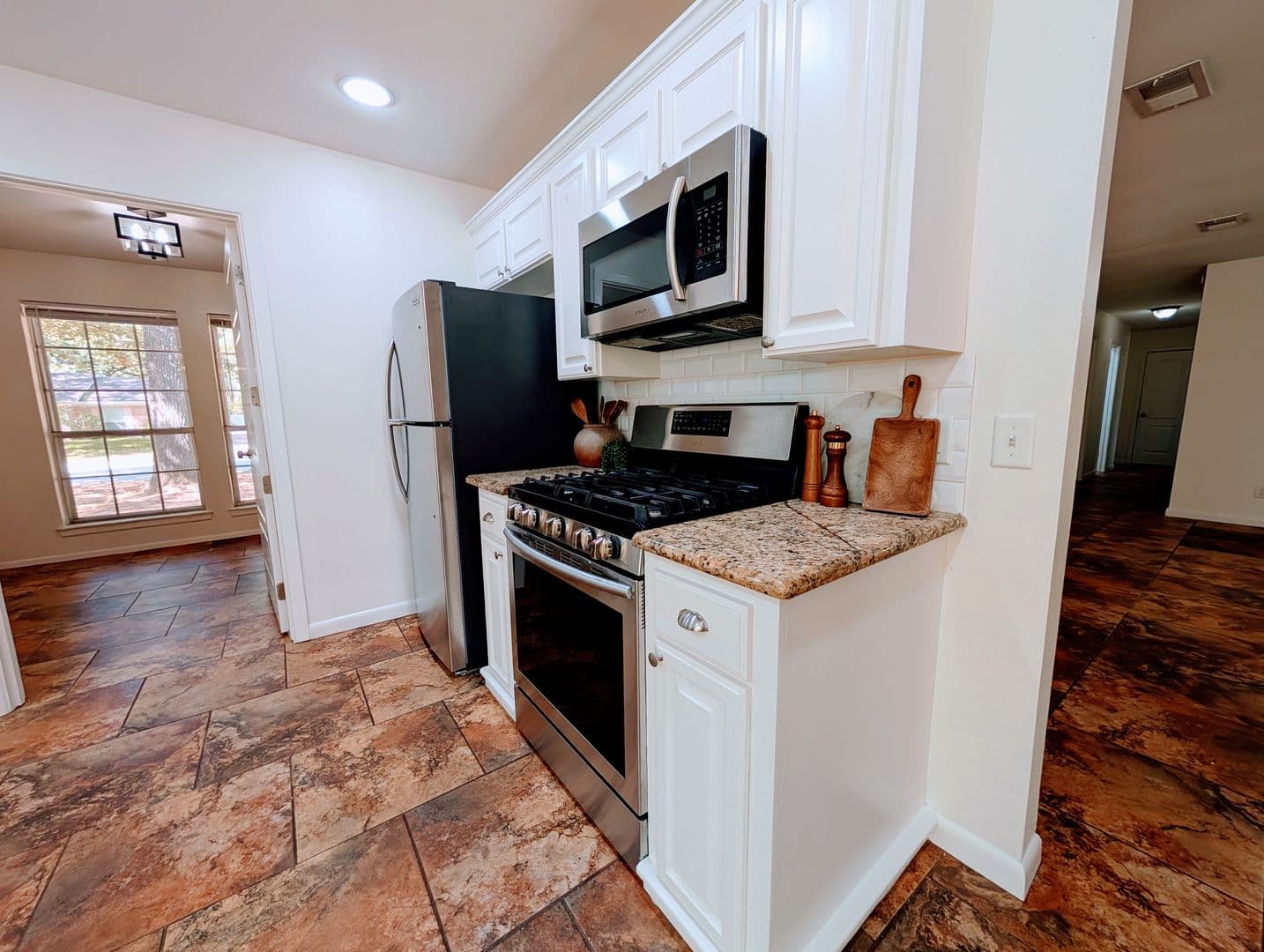 Texarkana House: 10 Clay Avenue