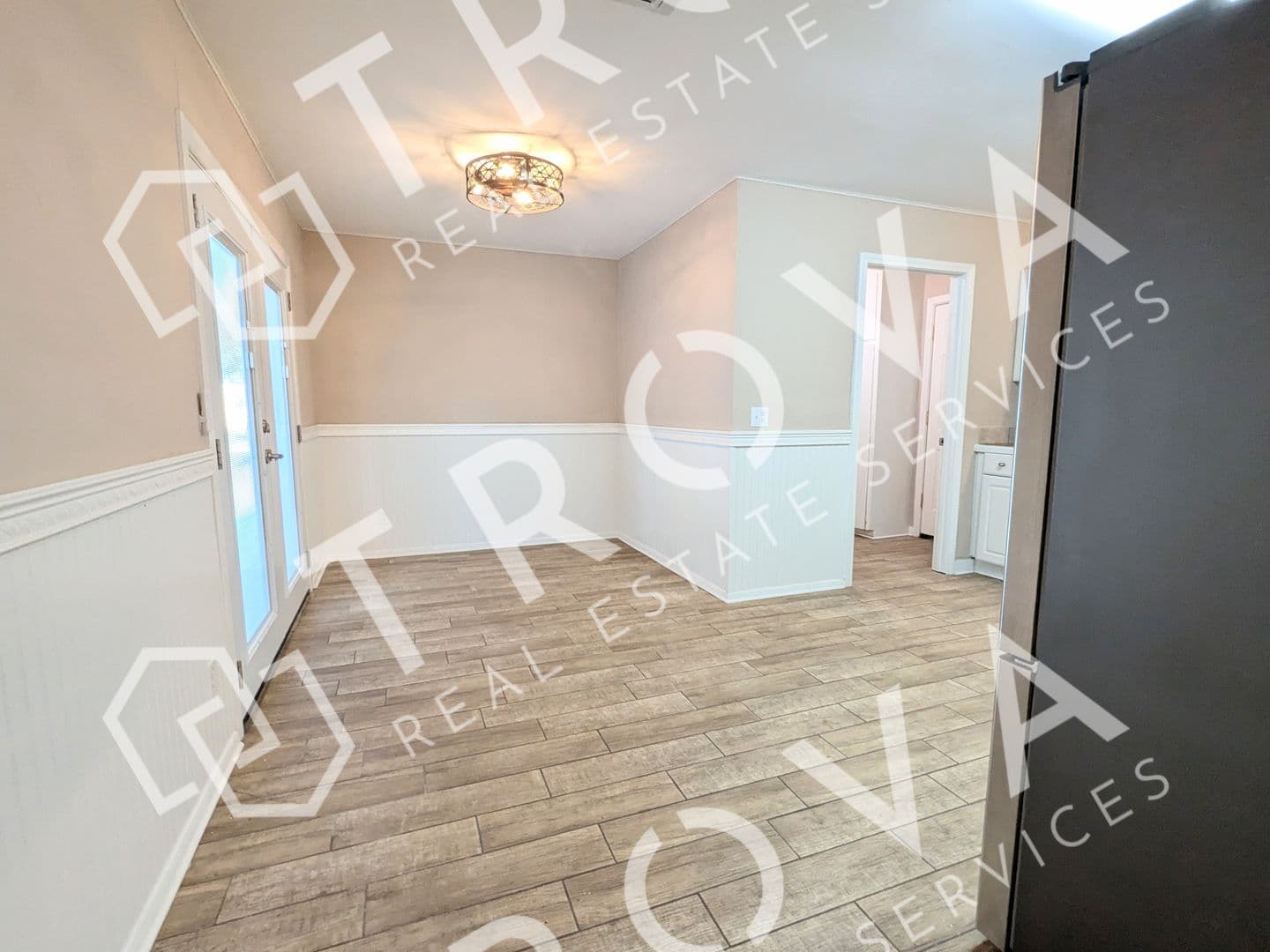 Texarkana House: 4203 Airline Dr