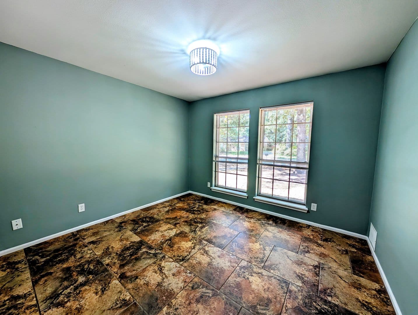 Texarkana House: 10 Clay Avenue
