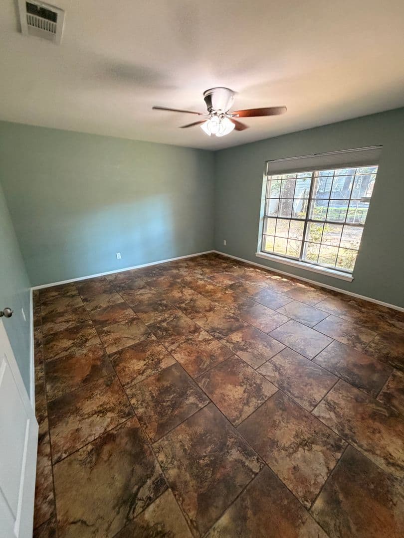 Texarkana House: 10 Clay Avenue
