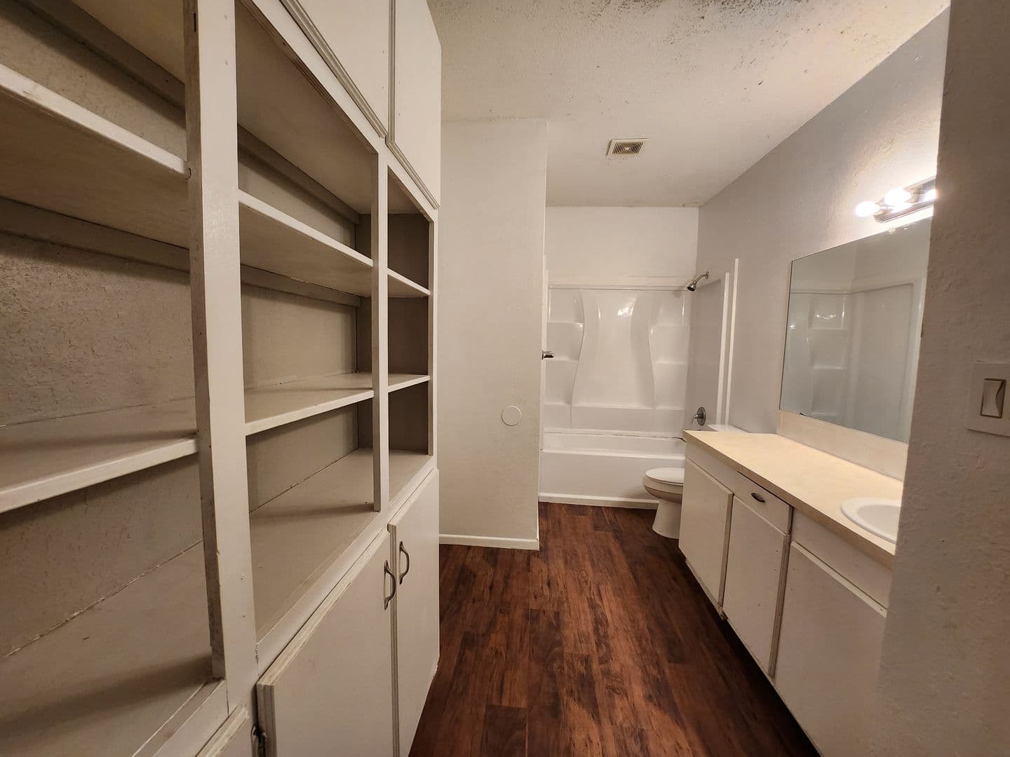 Texarkana Apartment: 814 Main Street