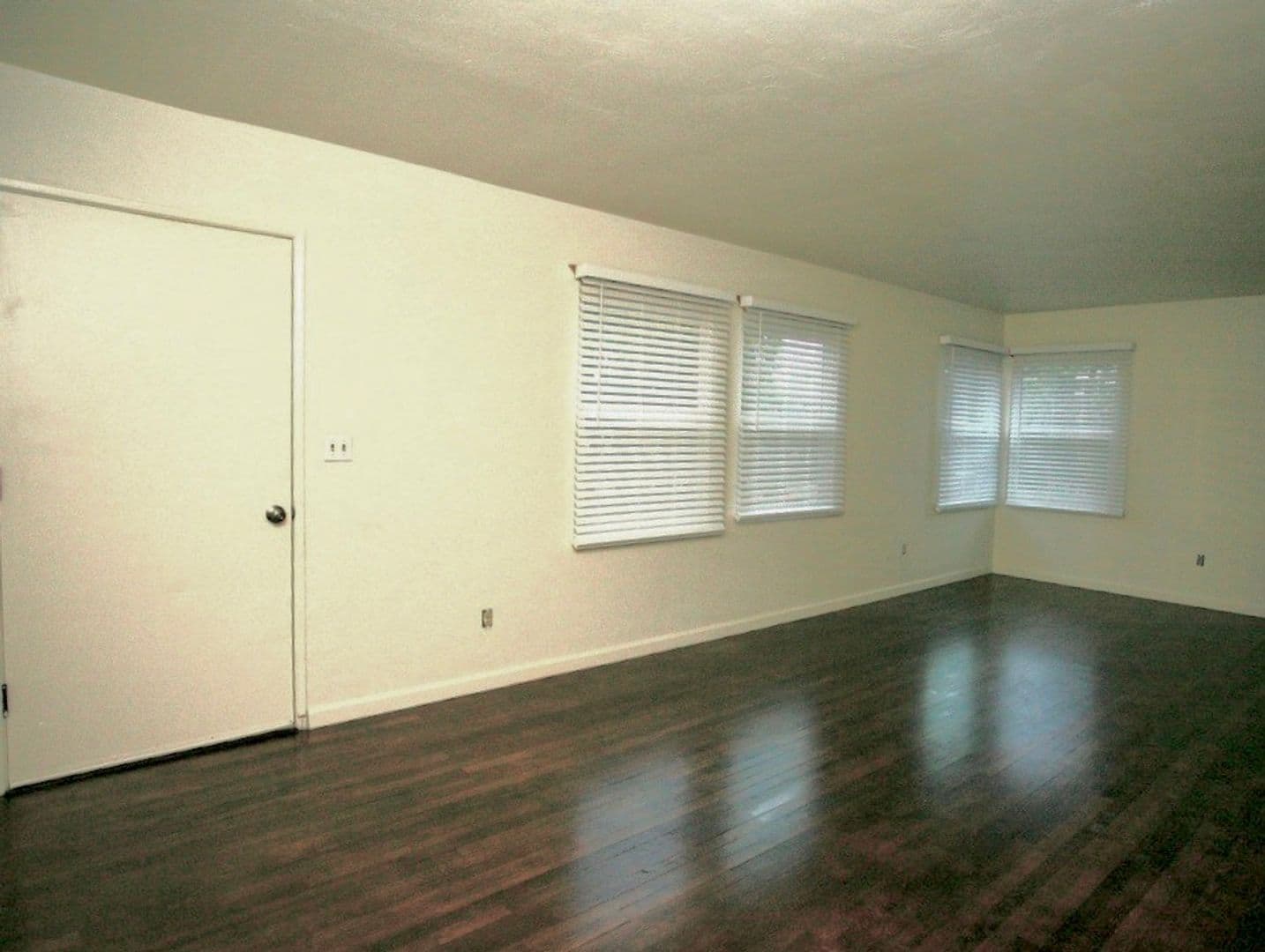 Lakeside Apartment: 8676 Almond Rd
