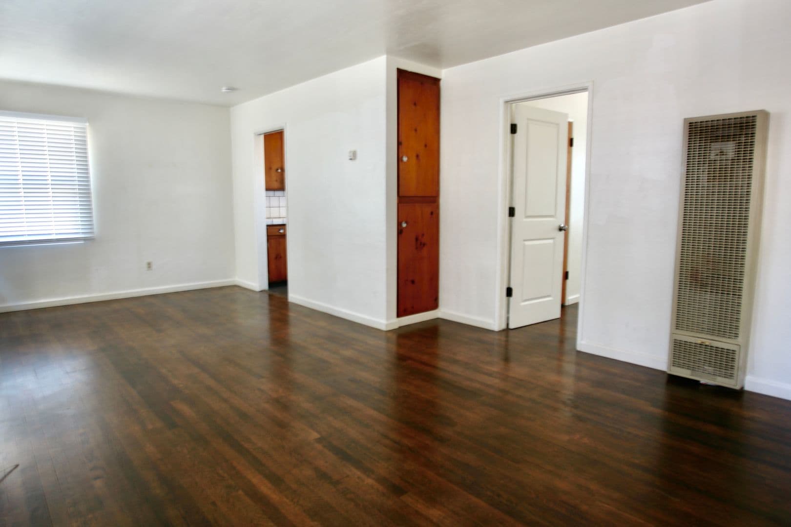Lakeside Apartment: 8676 Almond Rd