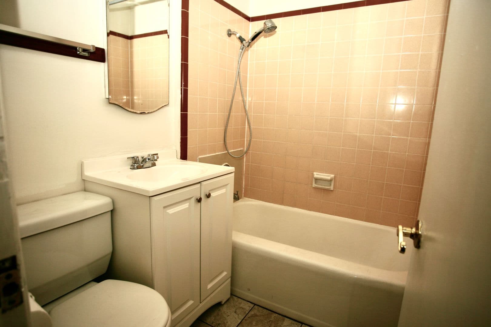 Lakeside Apartment: 8676 Almond Rd