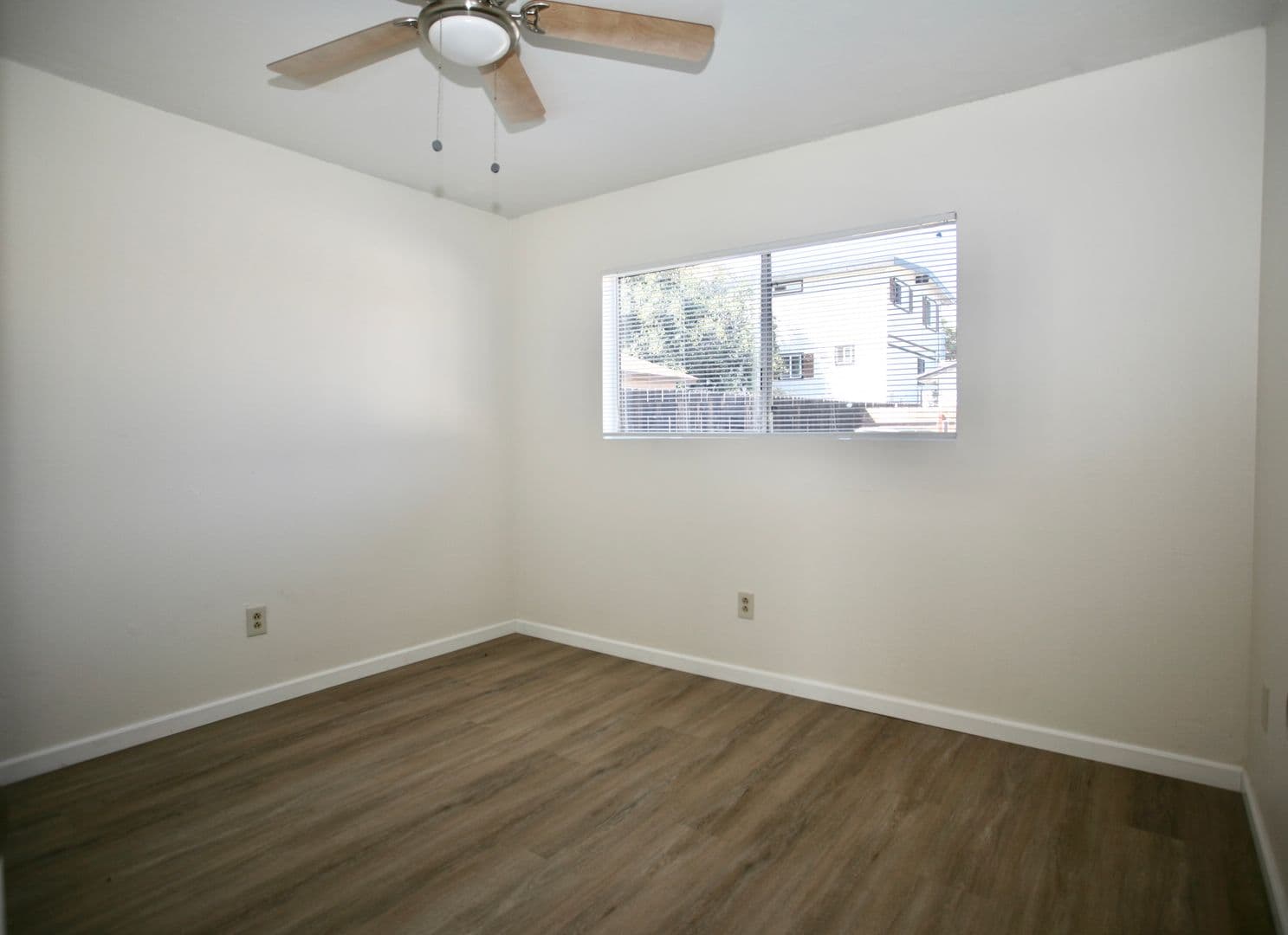 El Cajon Apartment: 1090 Sumner Ave. - Sumner 1090
