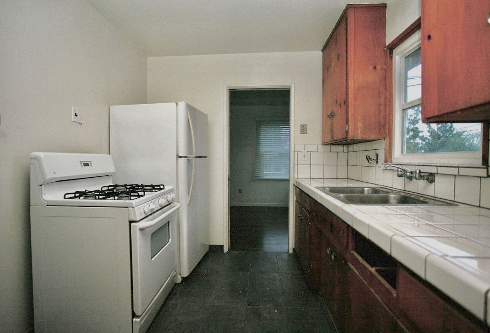 Lakeside Apartment: 8676 Almond Rd