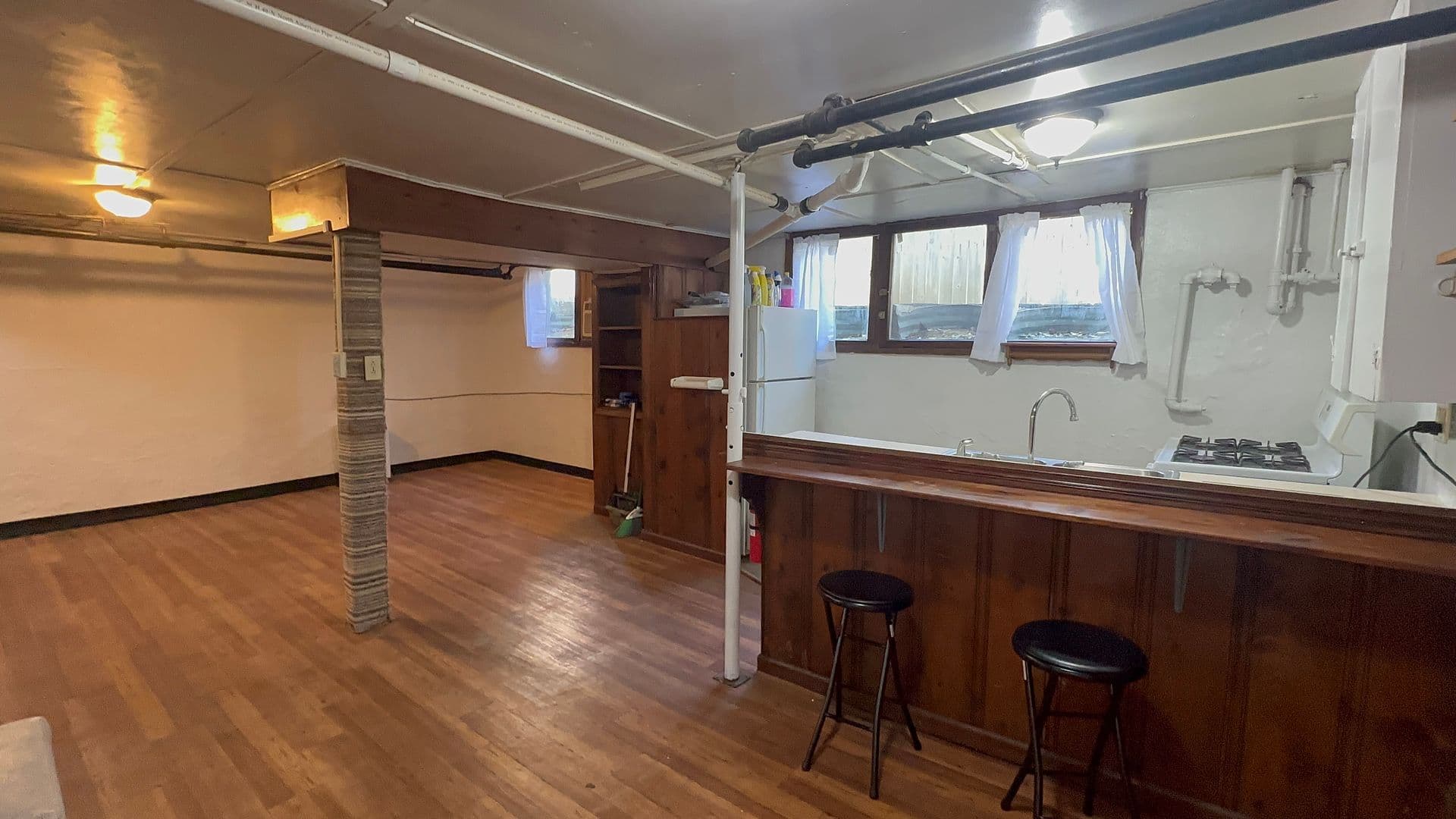 Columbia Apartment: 109 E Stewart Rd