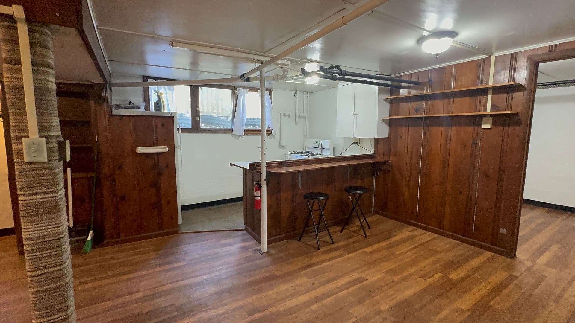 Columbia Apartment: 109 E Stewart Rd