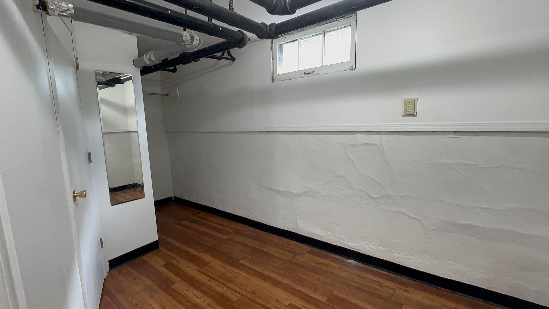 Columbia Apartment: 109 E Stewart Rd