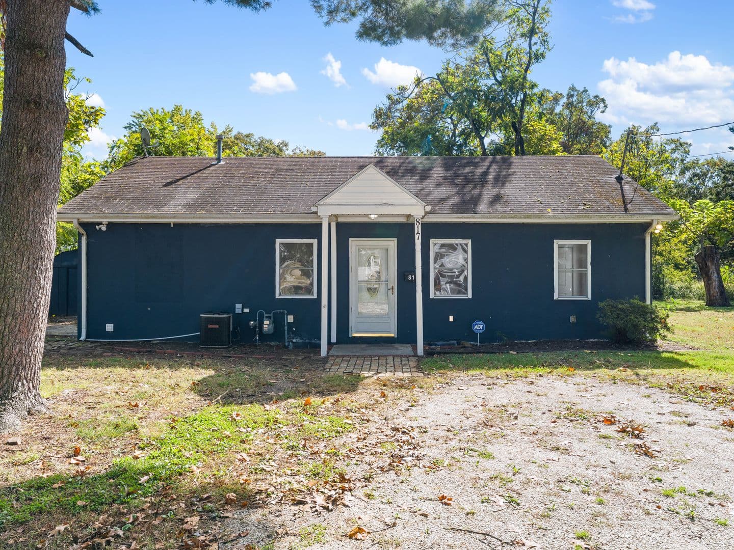 Millville House: 817 E Vine St