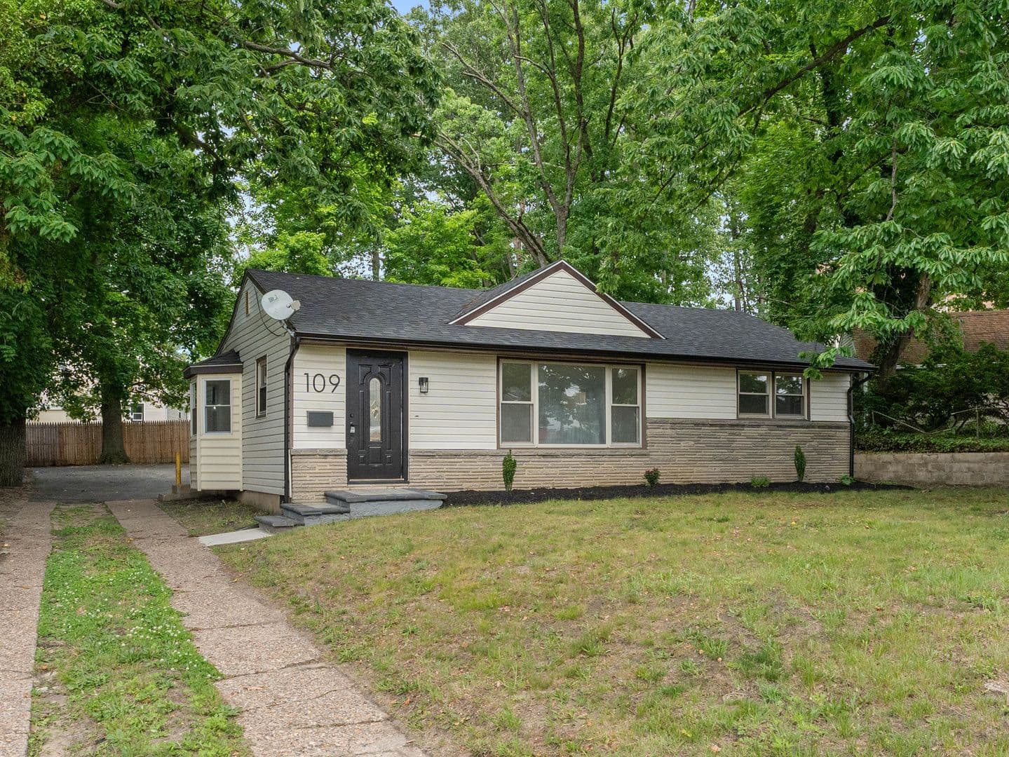 Lawnside House: 109 White Horse Pike N