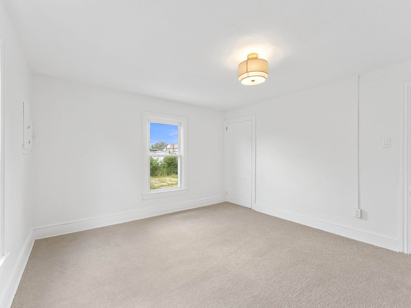 Millville House: 213 N 6th St