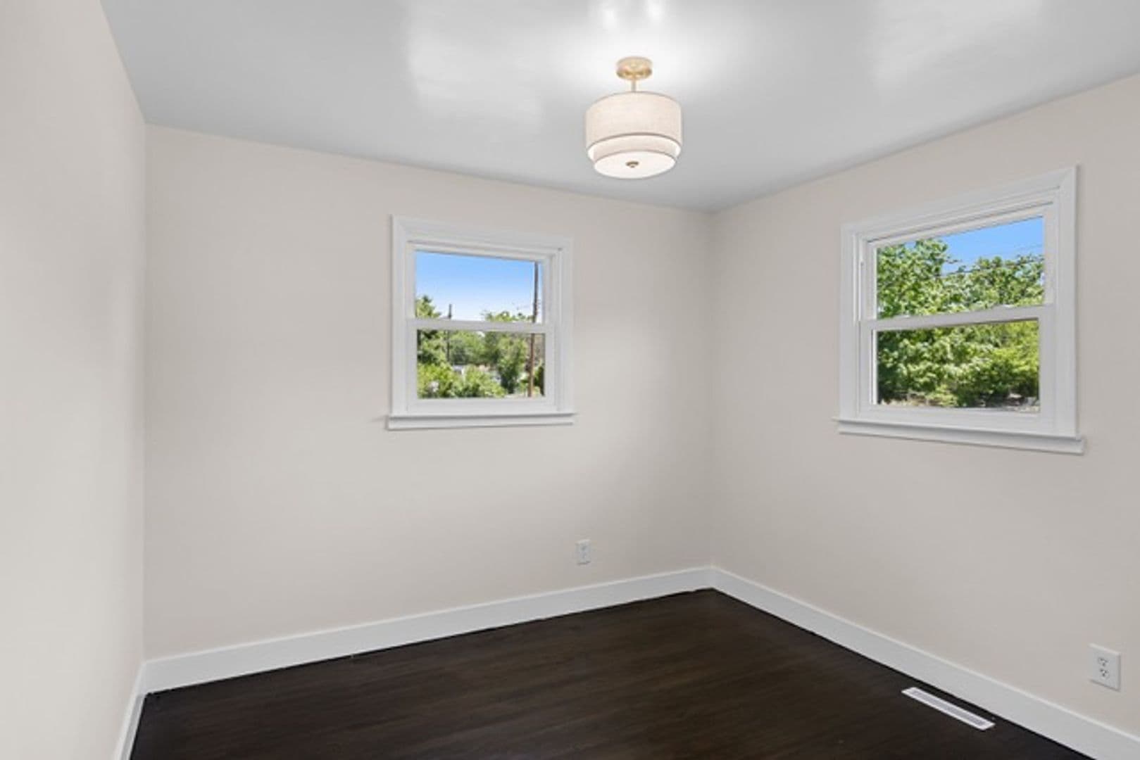 Browns Mills House: 7 Coville Dr
