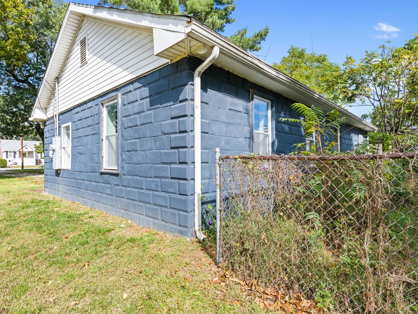 Millville House: 817 E Vine St