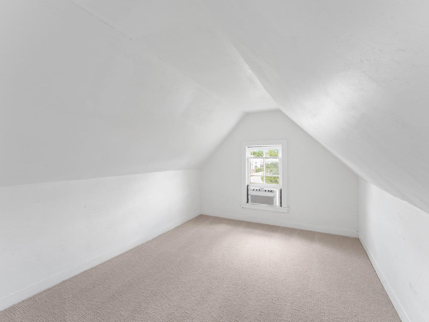 Millville House: 213 N 6th St
