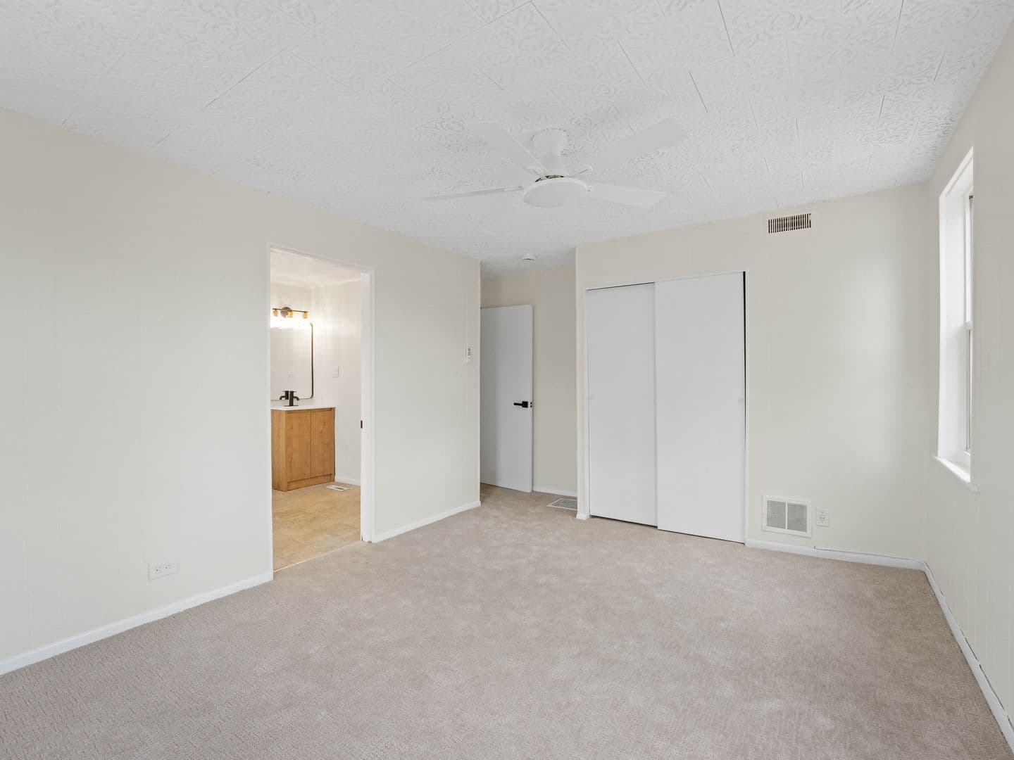 Hammonton Apartment: 45 Hall St