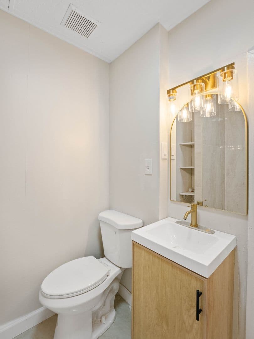 Hammonton Apartment: 45 Hall St