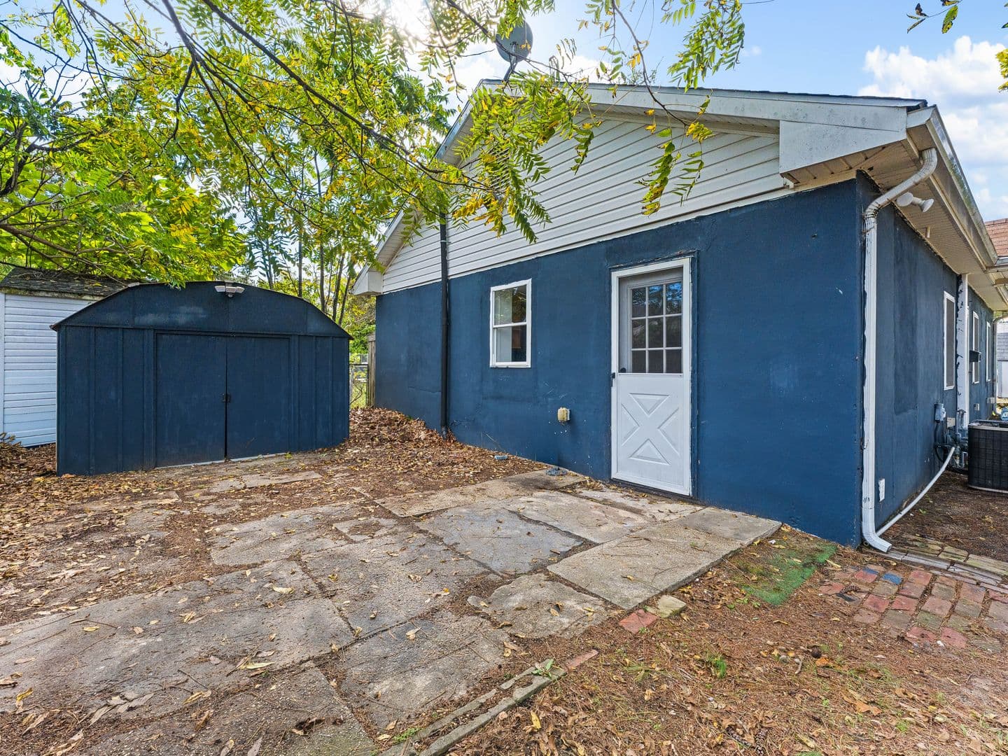 Millville House: 817 E Vine St