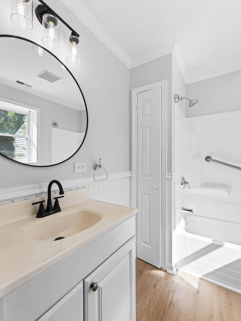 Millville House: 817 E Vine St