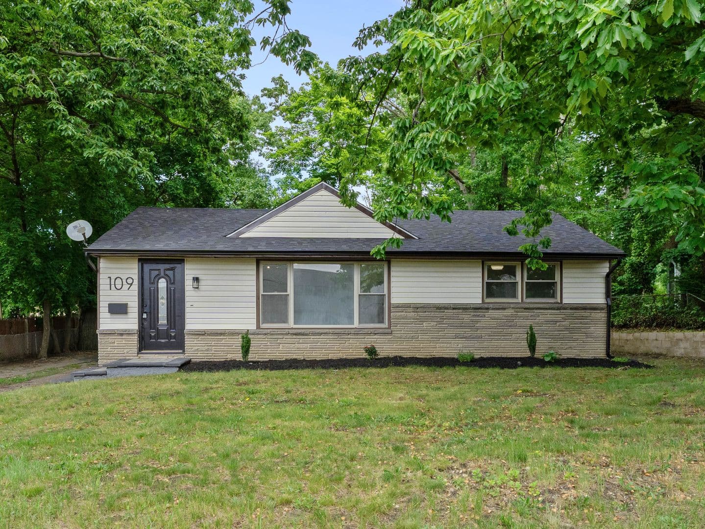 Lawnside House: 109 White Horse Pike N