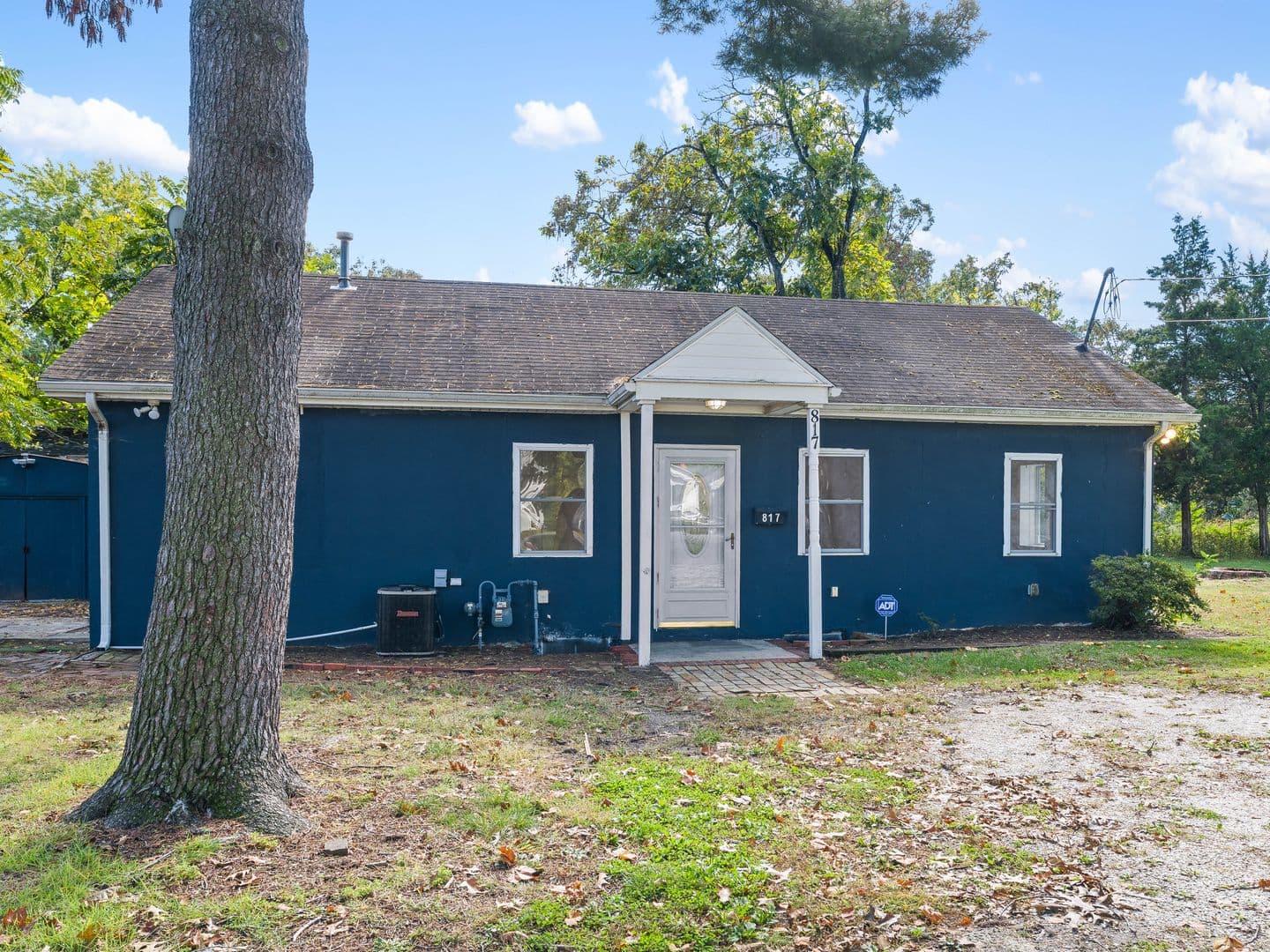 Millville House: 817 E Vine St