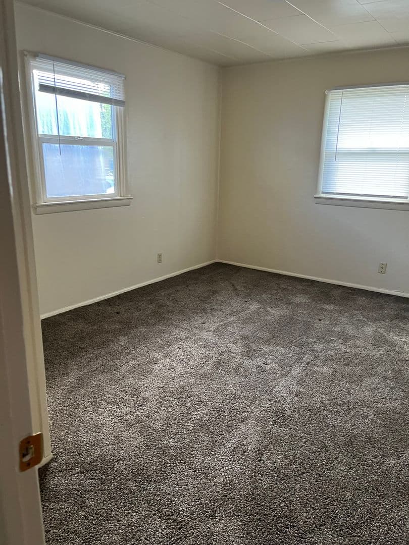 Myrtle Creek House: 407 NE Waite St Apt#1