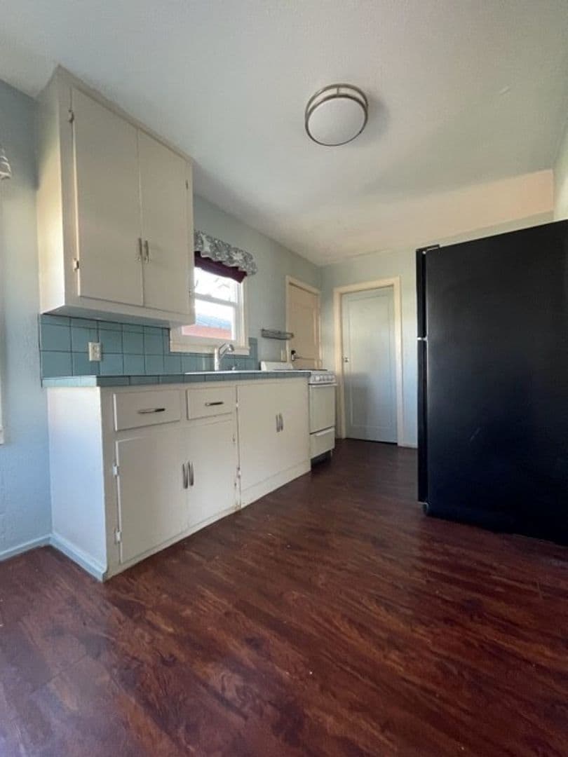 Myrtle Creek House: 634 NE Faculty Row