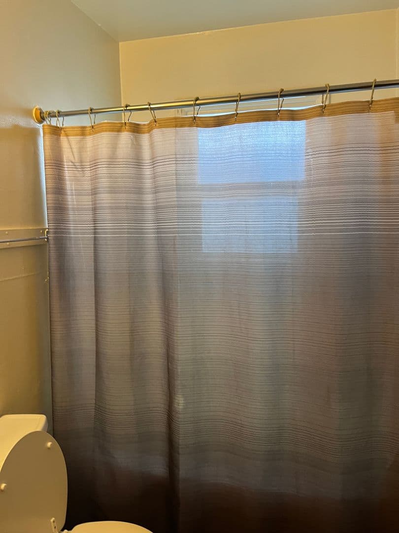 Myrtle Creek House: 407 NE Waite St Apt#1