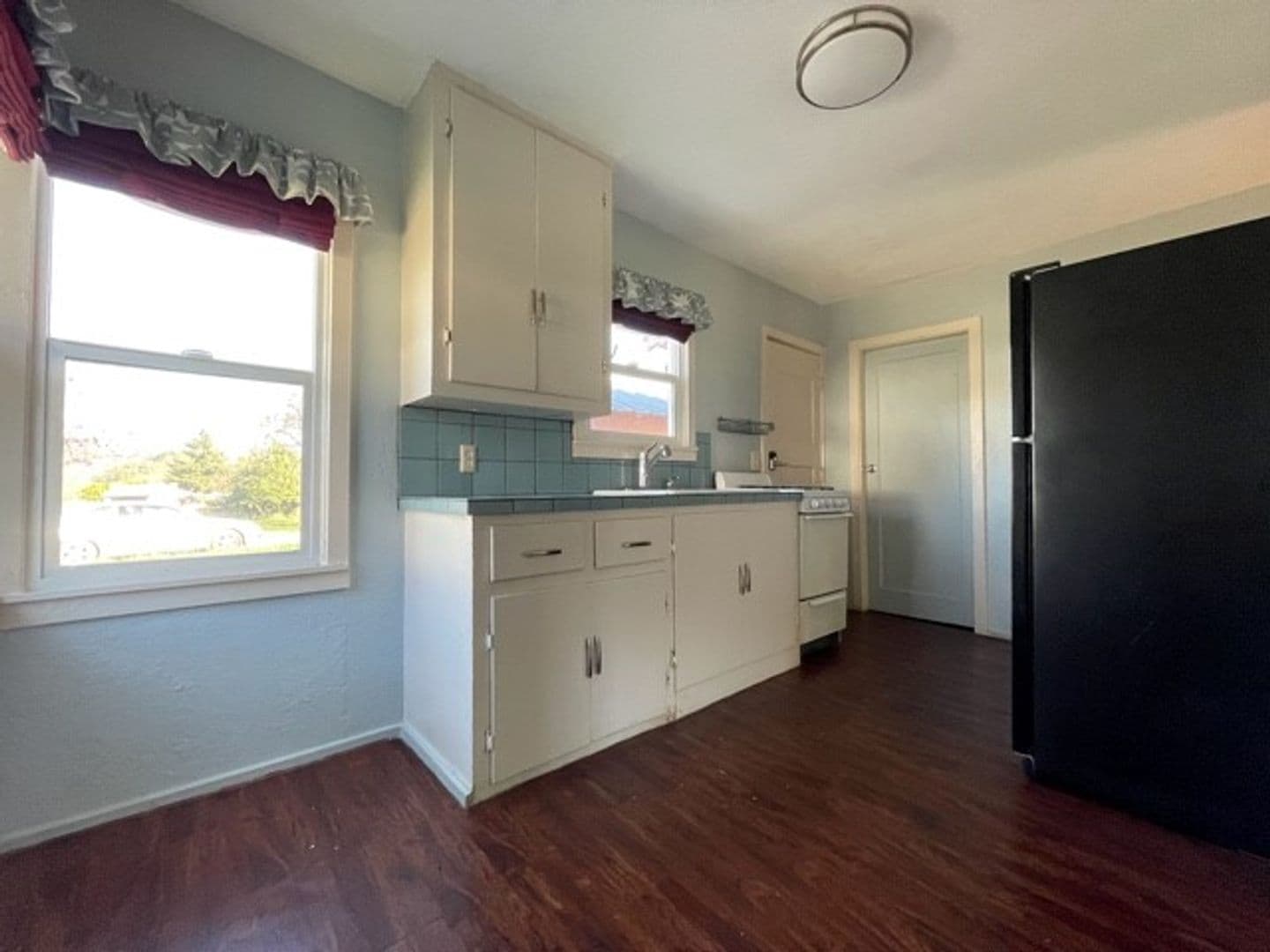 Myrtle Creek House: 634 NE Faculty Row