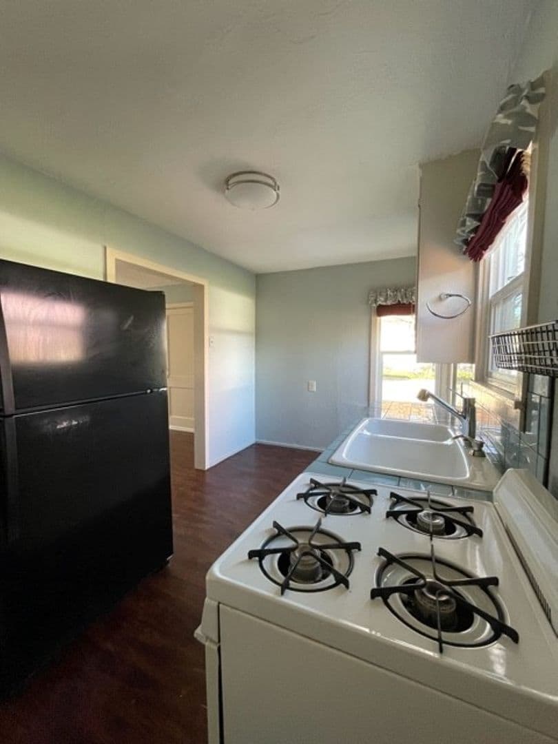 Myrtle Creek House: 634 NE Faculty Row