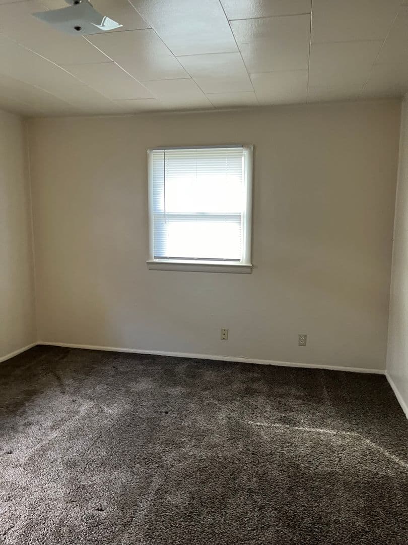 Myrtle Creek House: 407 NE Waite St Apt#1