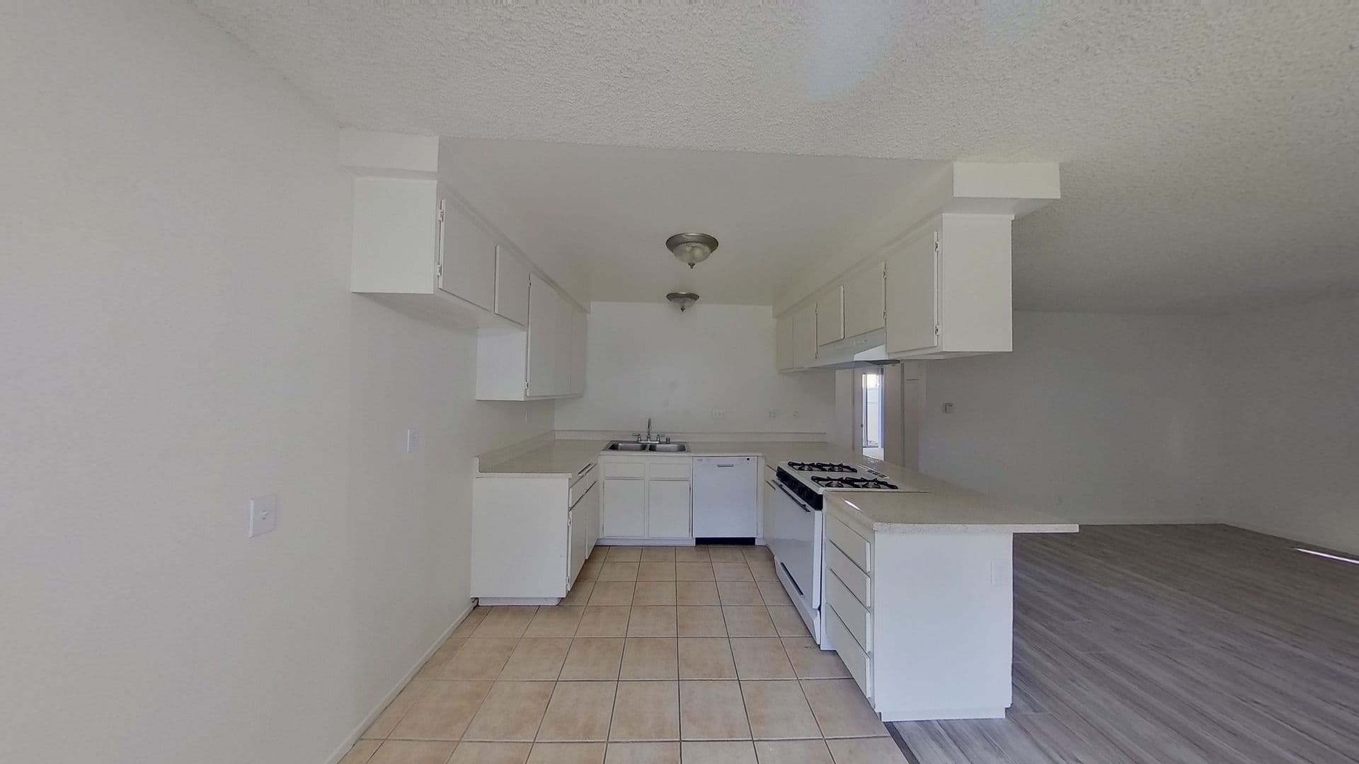 Santa Ana Apartment: 559 N. Tustin Ave