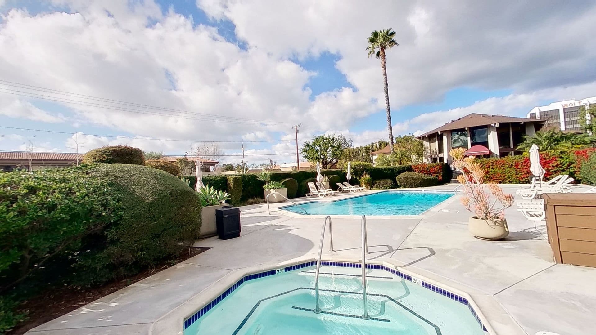 Santa Ana Apartment: 559 N. Tustin Ave