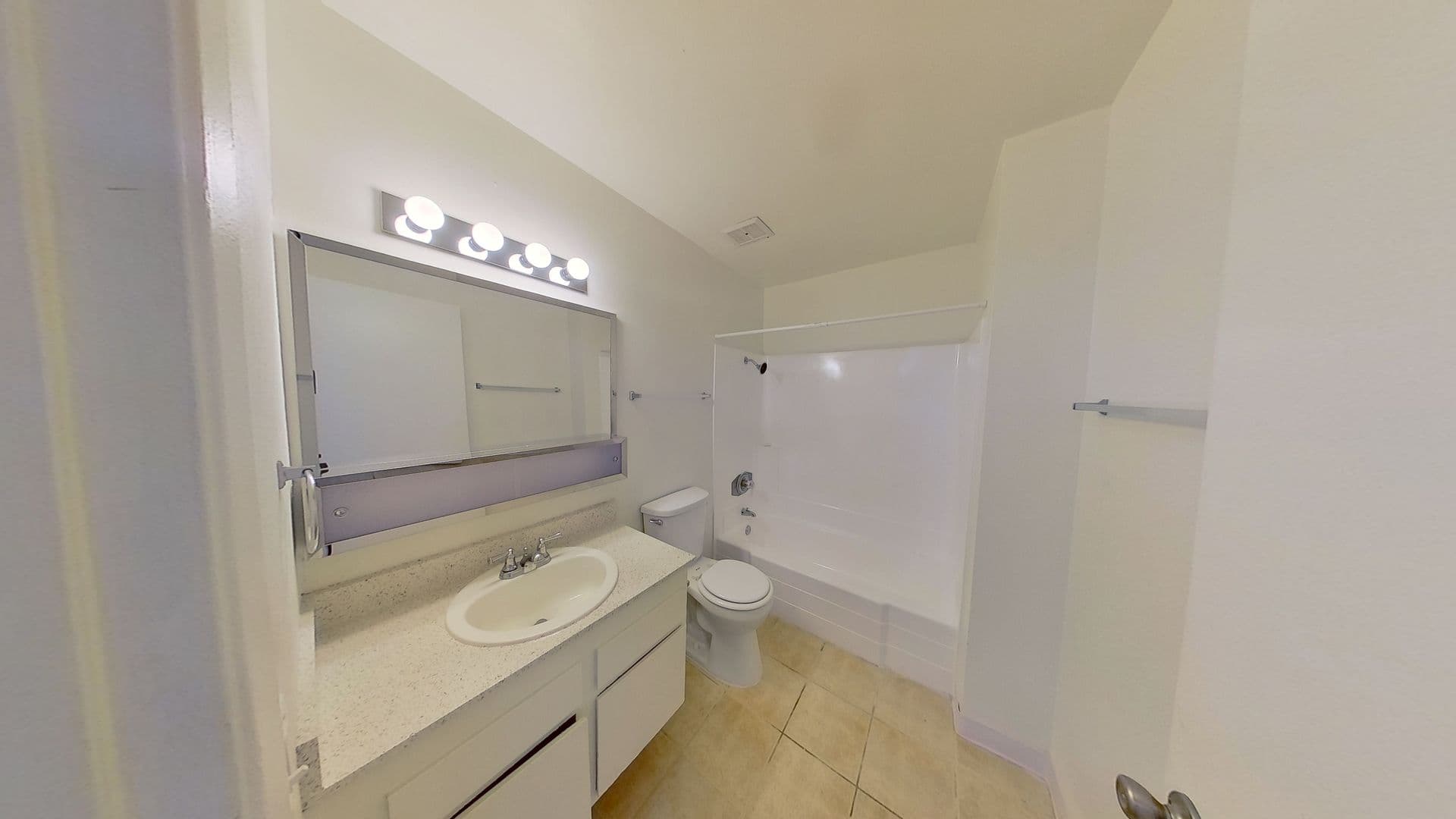 Santa Ana Apartment: 559 N. Tustin Ave